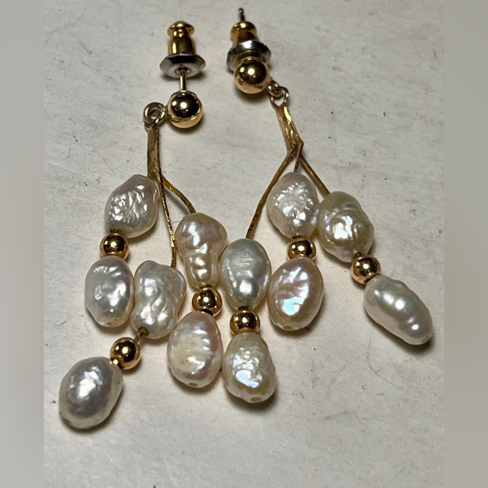 14k Gold Pearls Earrings